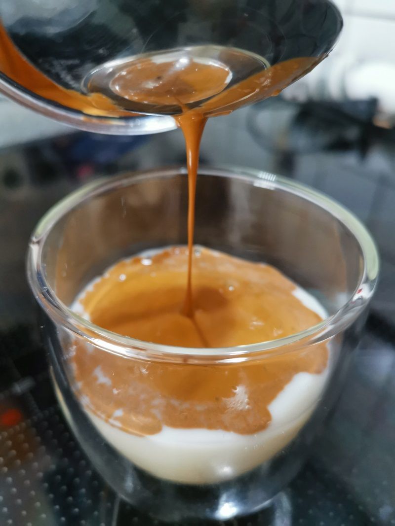 Dalgona Kaffee - der leckere Sommerkaffee im Trend